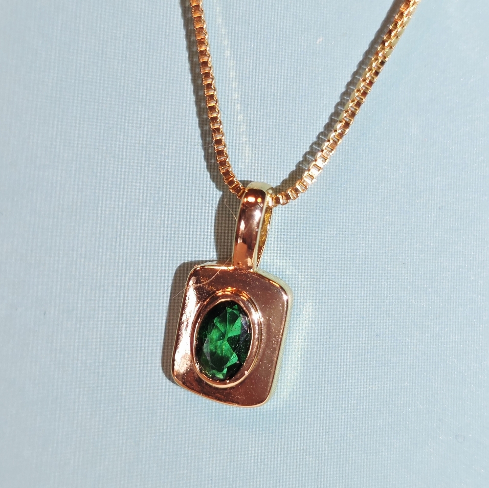 SALE!! Dainty Emerald Green CZ Pendant Necklace NWT - Picture 4 of 6